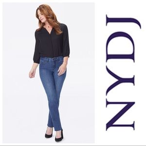 ⭐️final price no offers⭐️NYDJ Marilyn Straight NWT